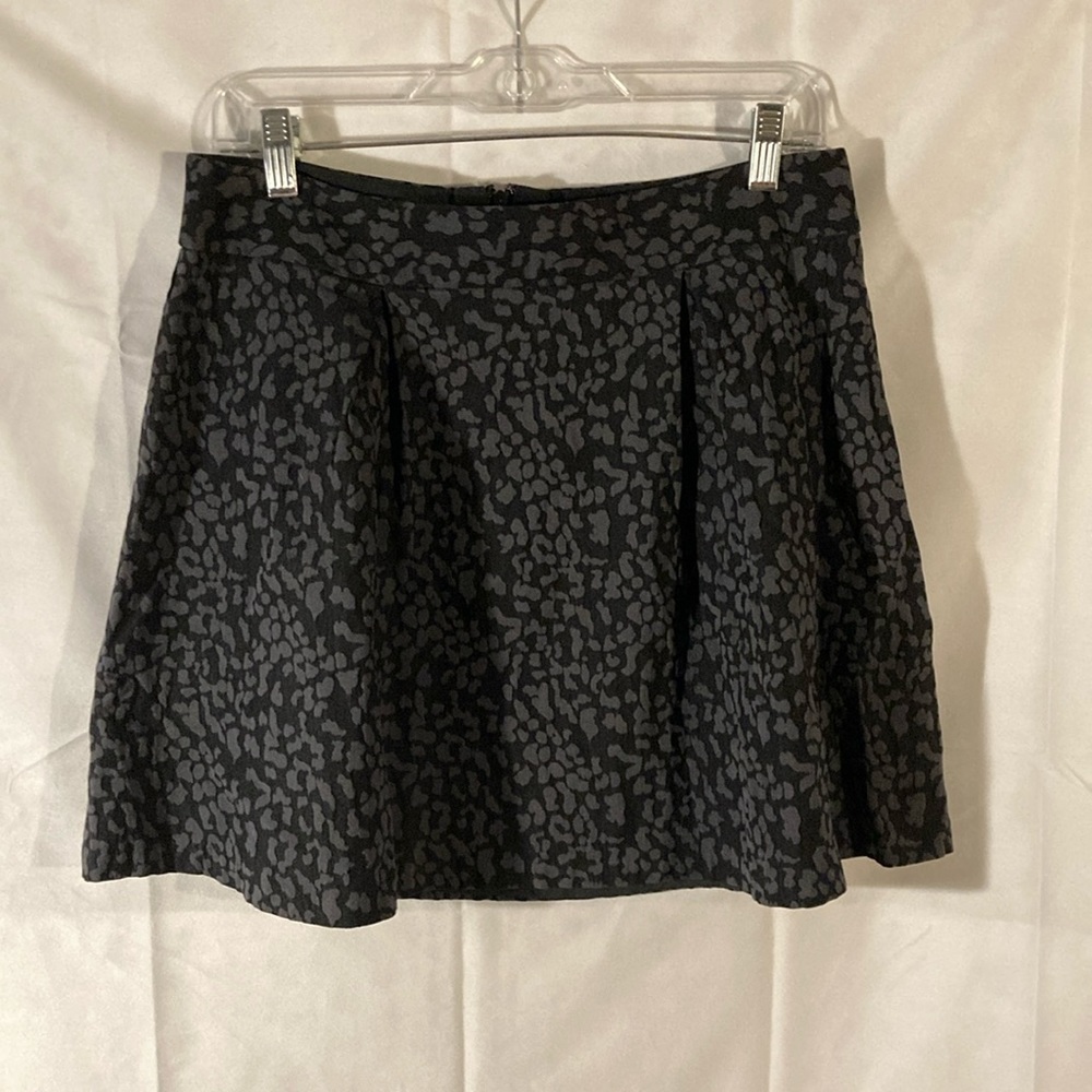 50-10 BANANA REPUBLIC black gray animal print stretchy a-line skirt 8